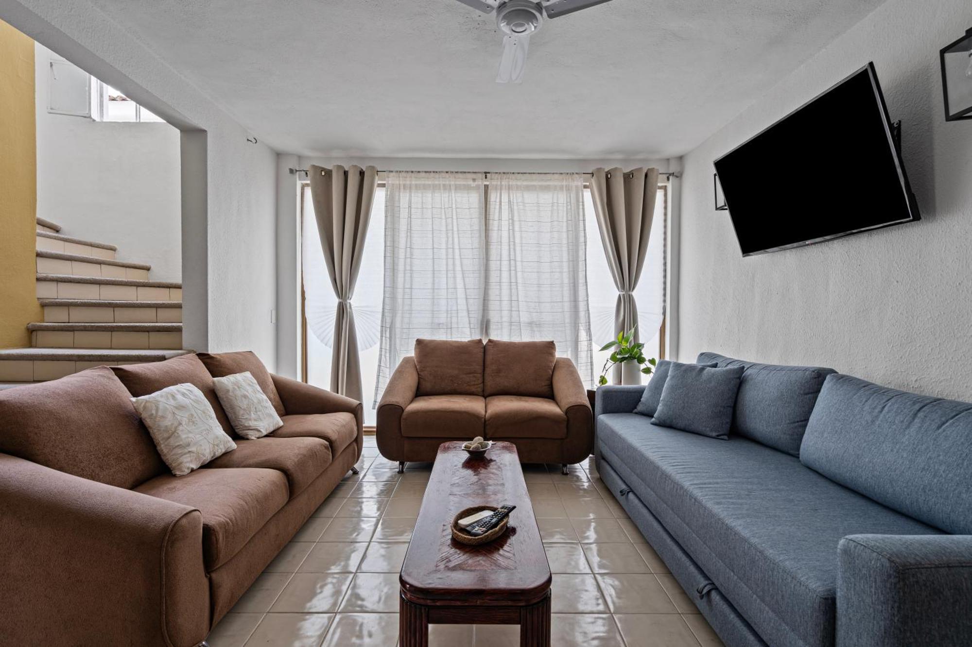 Francia 388, Vesalles, * Puerto Vallarta