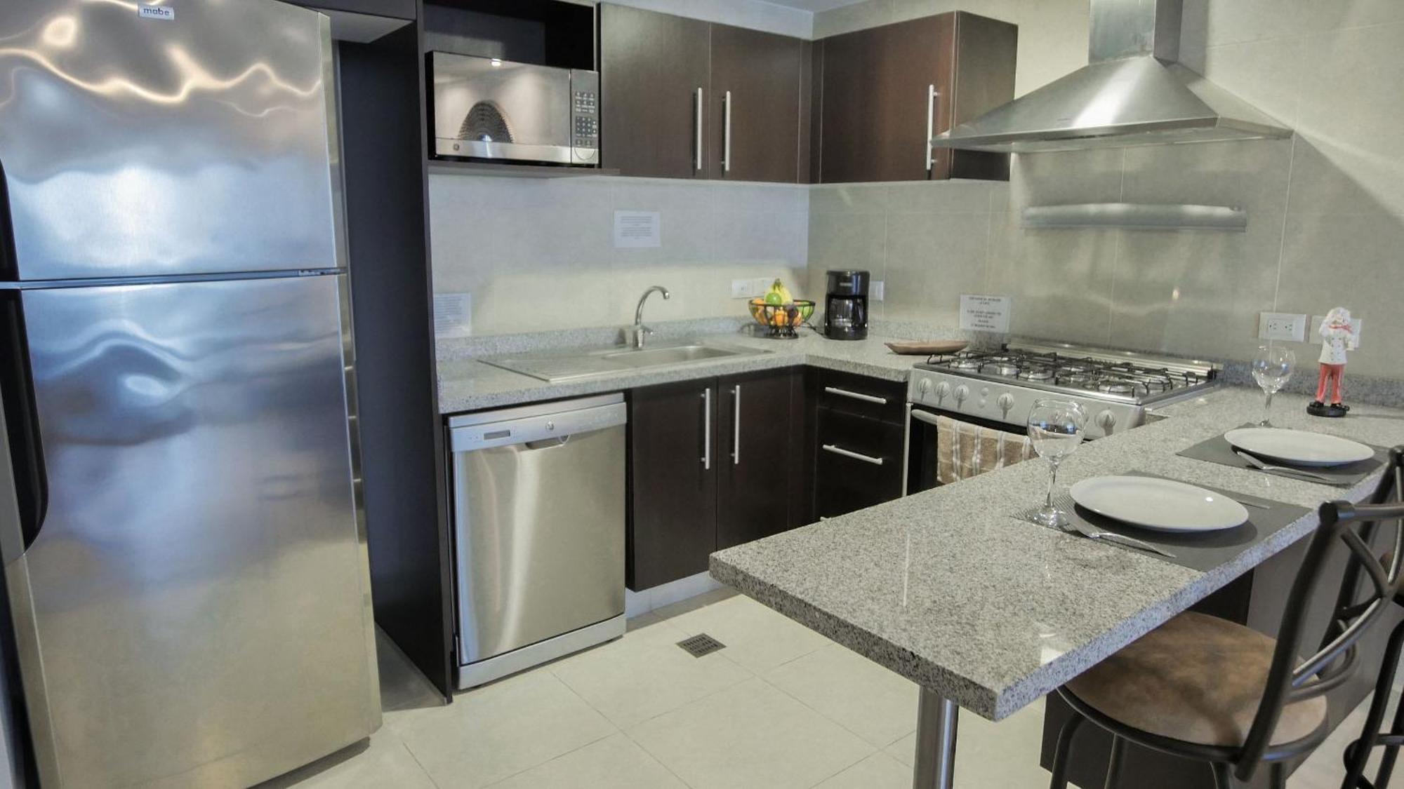 Beachfront Chic - Perfect 4home Office! Apartment