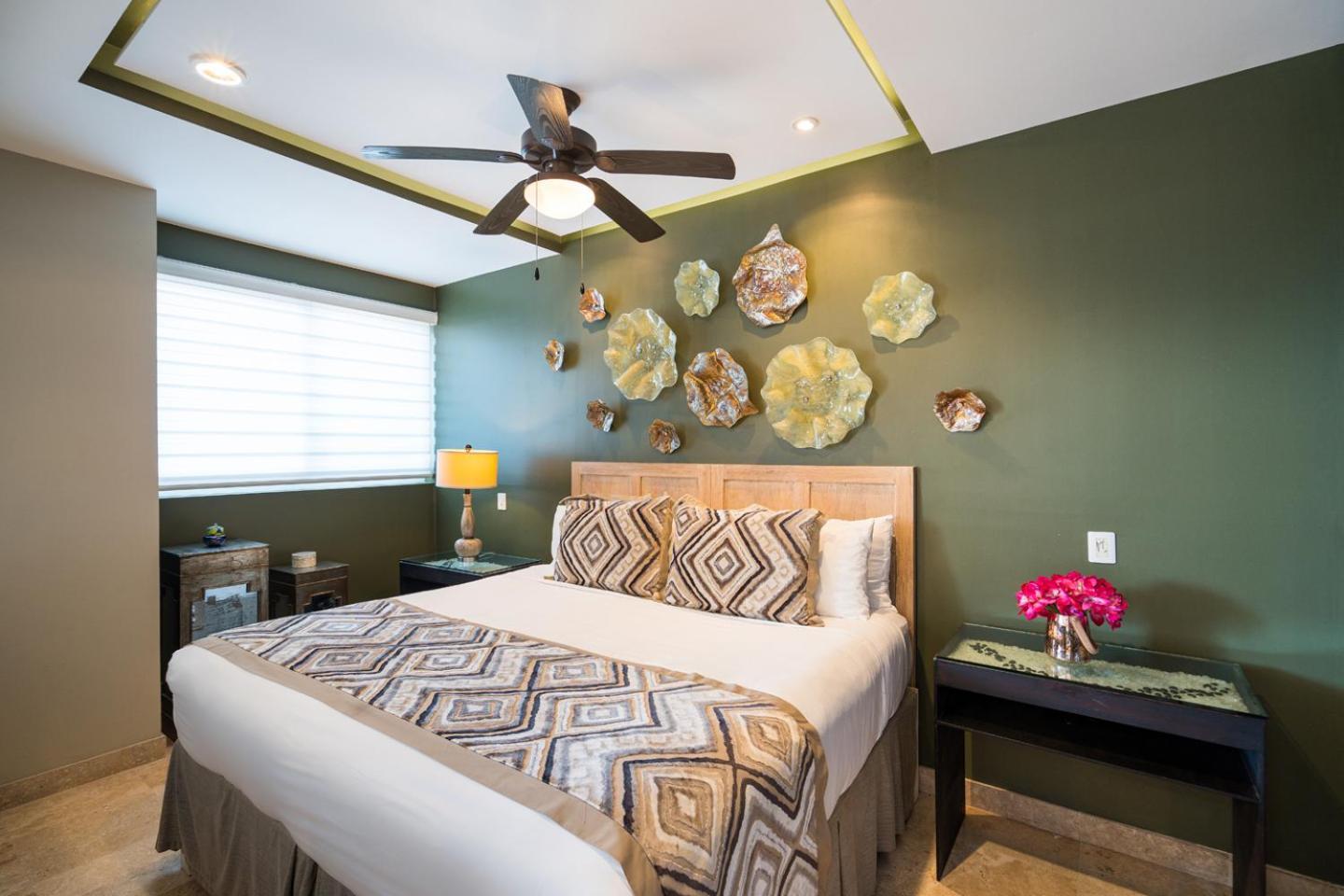 Pinnacle 180 Apartment