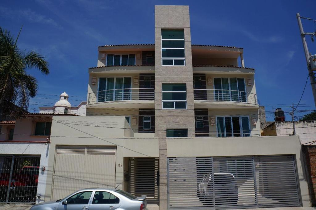 Apartments, 10min Drive, Shared Pool And Bbq Apartment *
