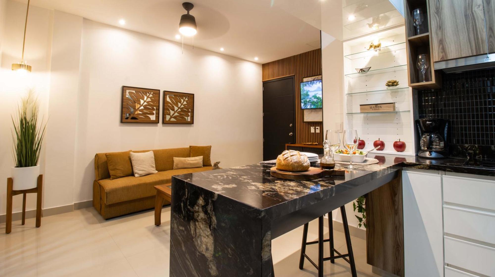 Apartments, 10min Drive, Shared Pool And Bbq Apartment