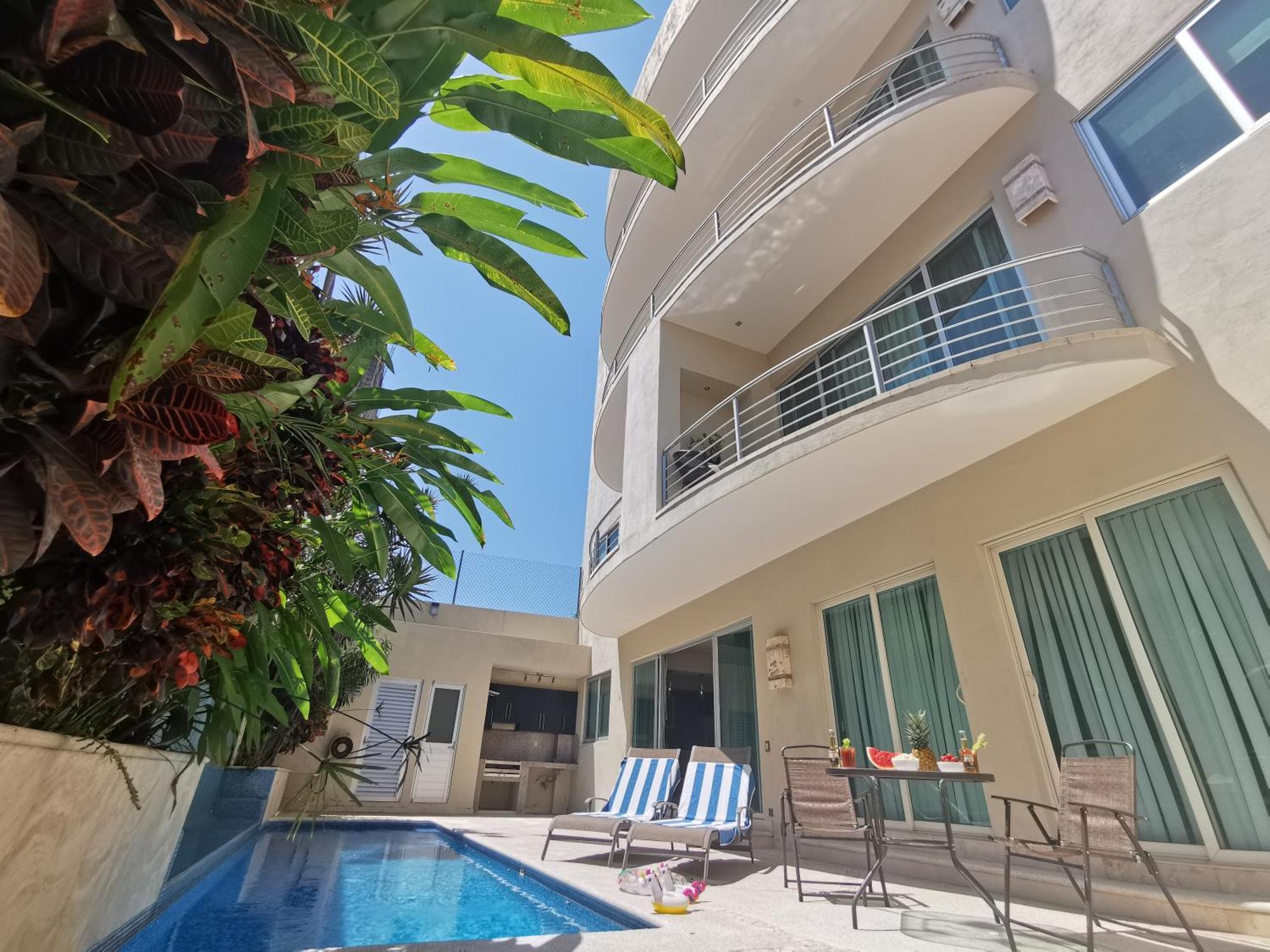 Apartments, 10min Drive, Shared Pool And Bbq