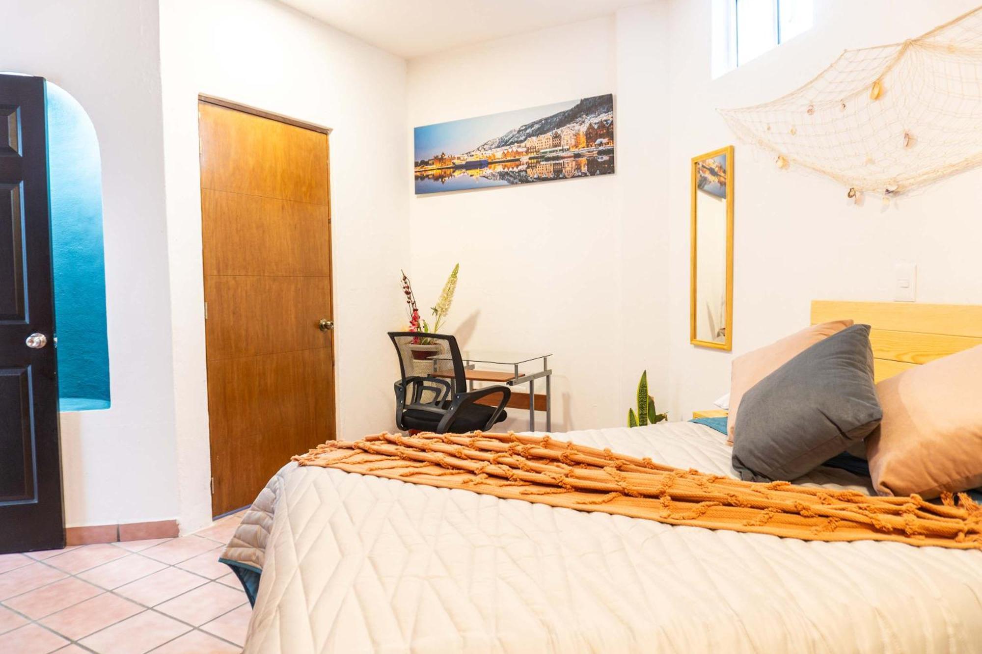 Comfortable With Balcony & Workspace Holiday home *