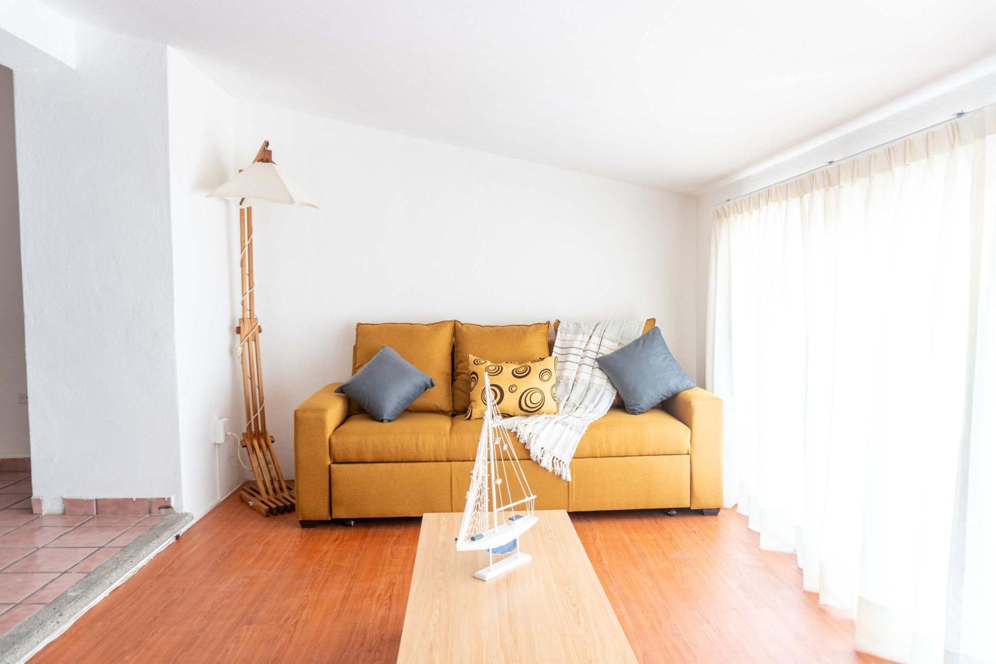 Comfortable With Balcony & Workspace Holiday home
