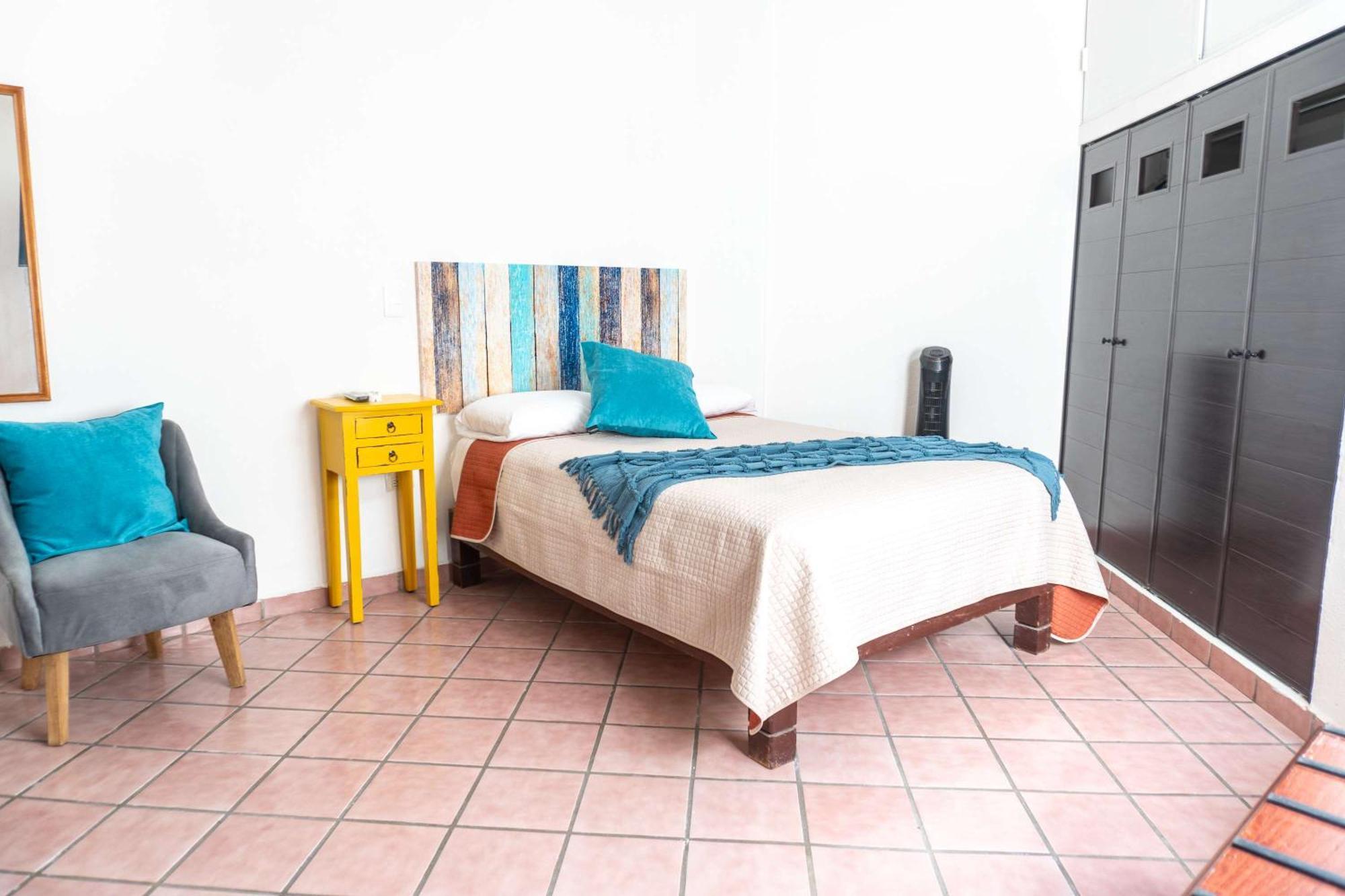 Comfortable With Balcony & Workspace Holiday home *