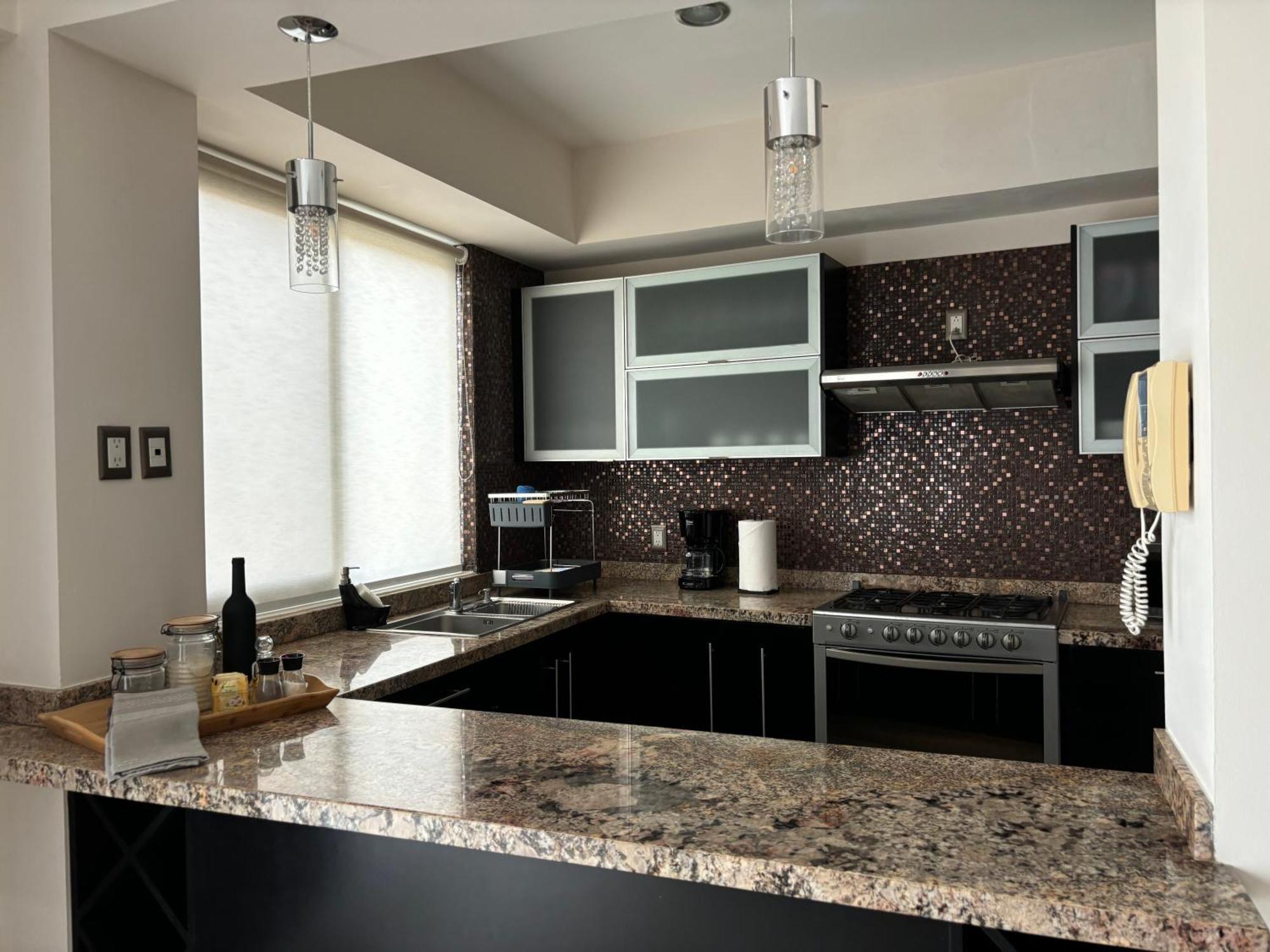 Apartments, 10min Drive, Shared Pool And Bbq Apartment *