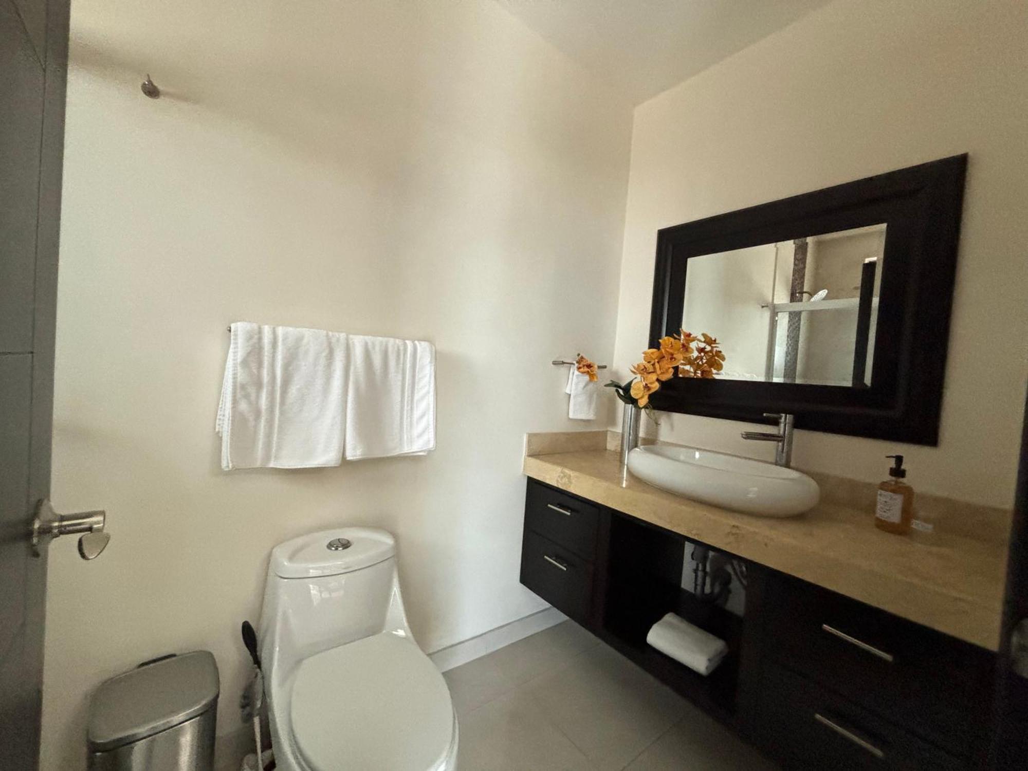 Apartments, 10min Drive, Shared Pool And Bbq