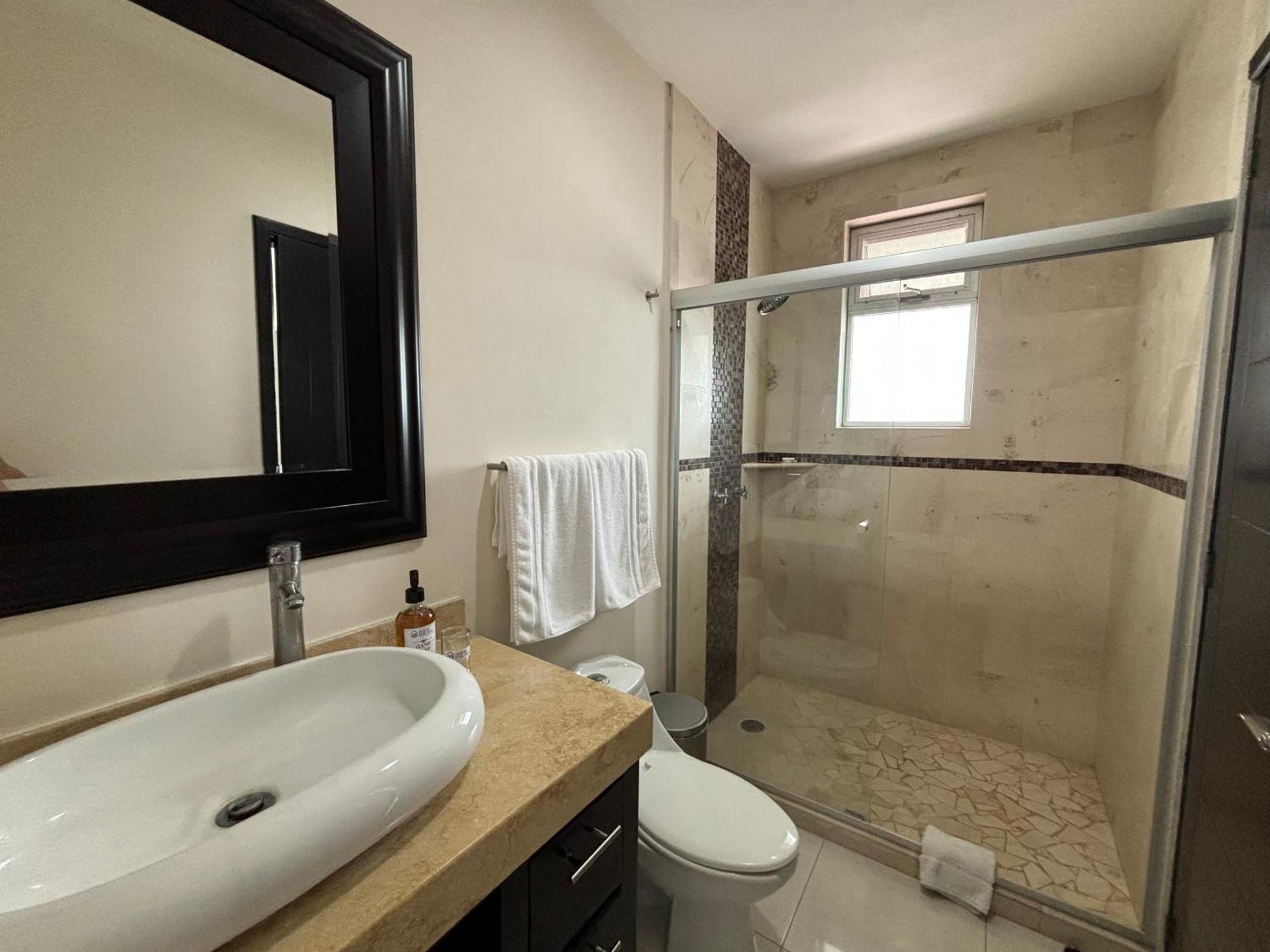 Apartment Apartments, 10min Drive, Shared Pool And Bbq *