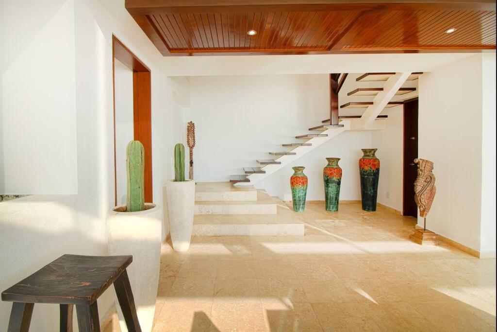 Apartment Two-story Beachfront Oasis *