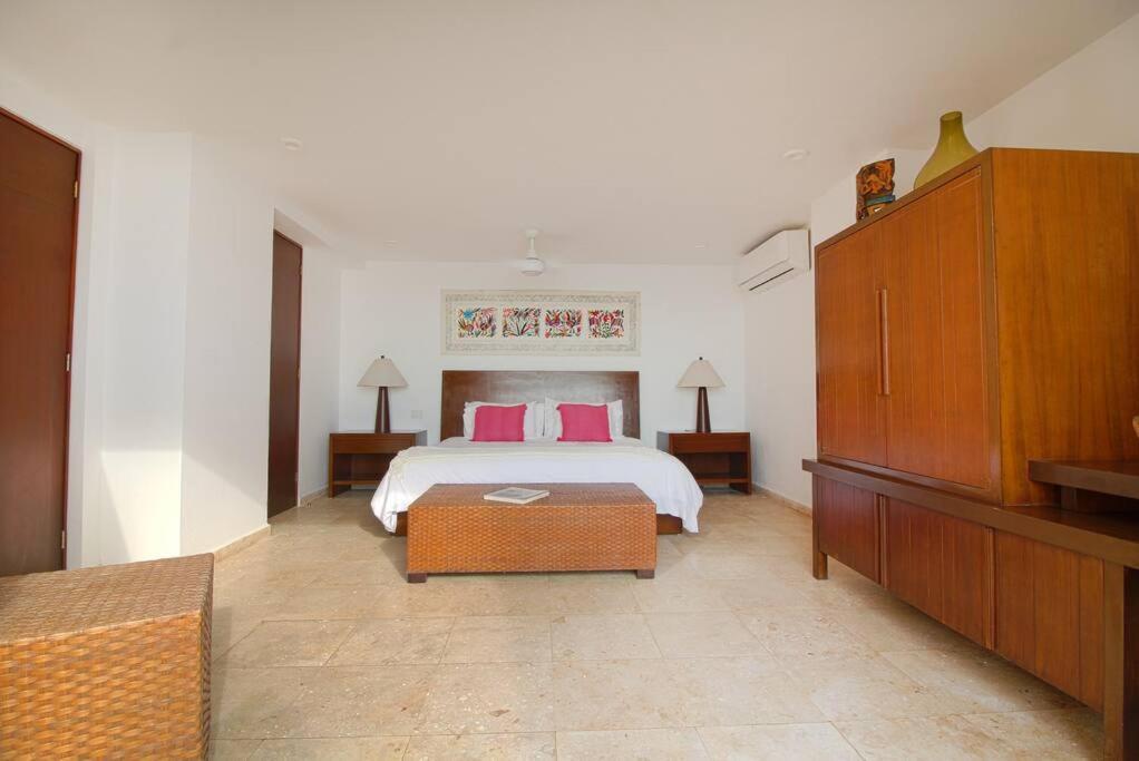 Two-story Beachfront Oasis Apartment *