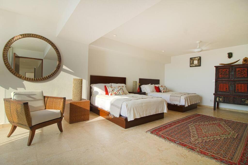 Apartment Two-story Beachfront Oasis