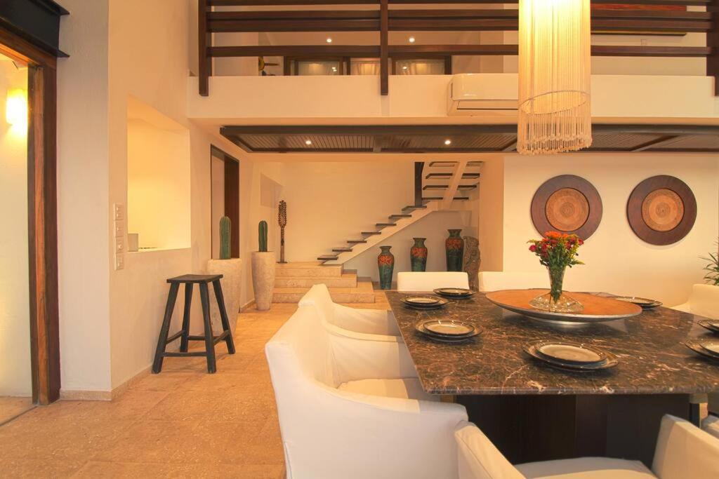 Apartment Two-story Beachfront Oasis *