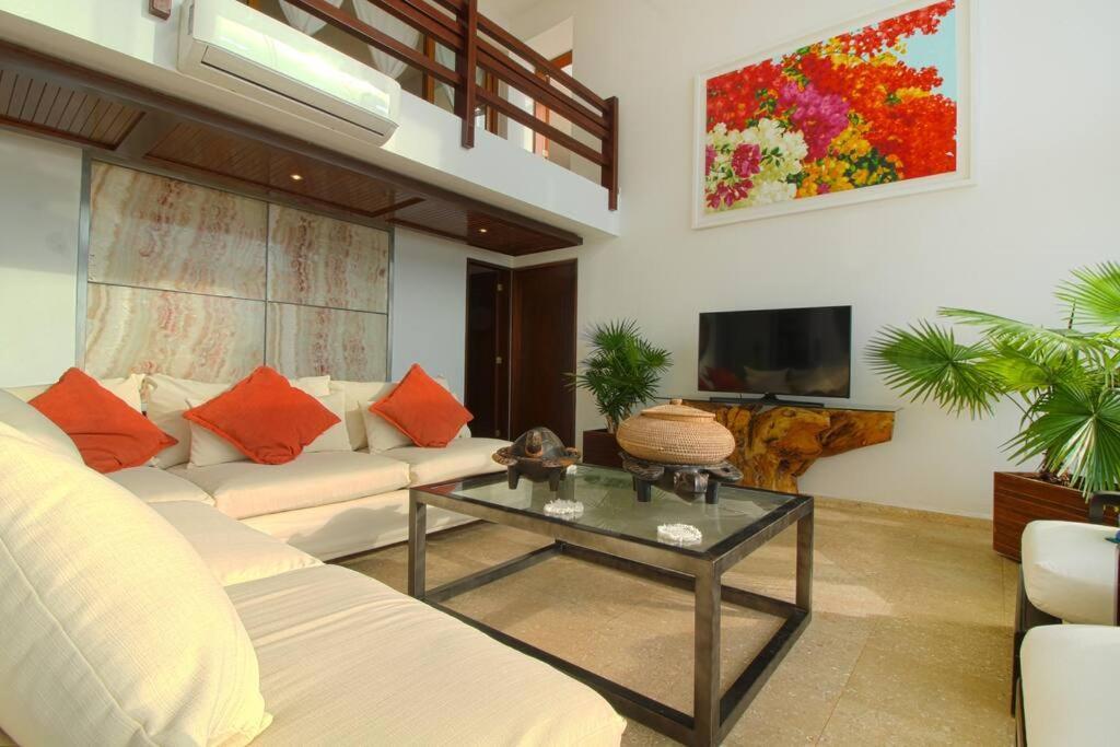 Apartment Two-story Beachfront Oasis