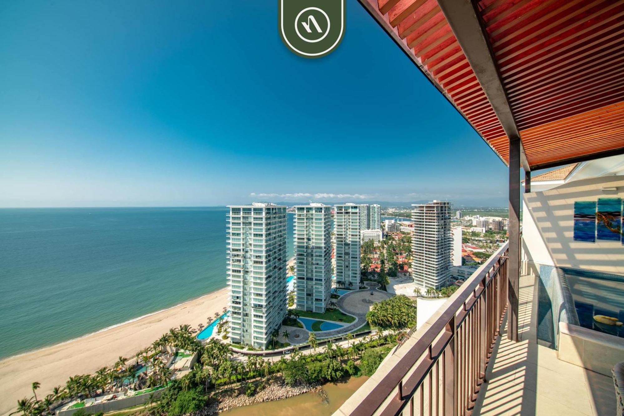 Oceanfront 4 Bedroom With Private Pool -