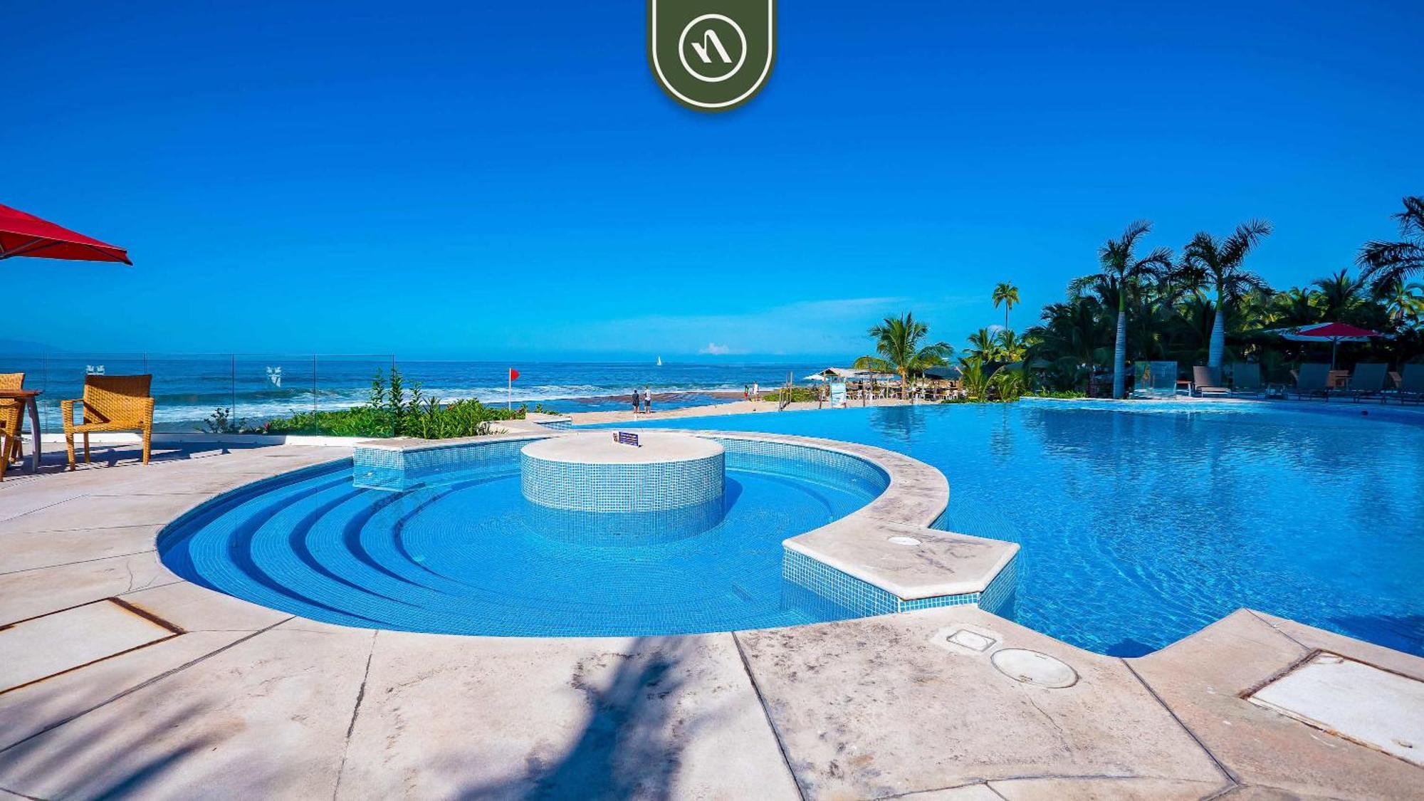 Oceanfront 4 Bedroom With Private Pool -