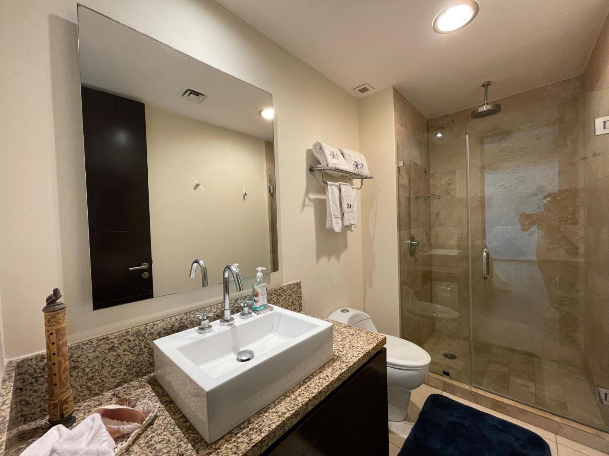 Peninsula 2b-t3 Apartment