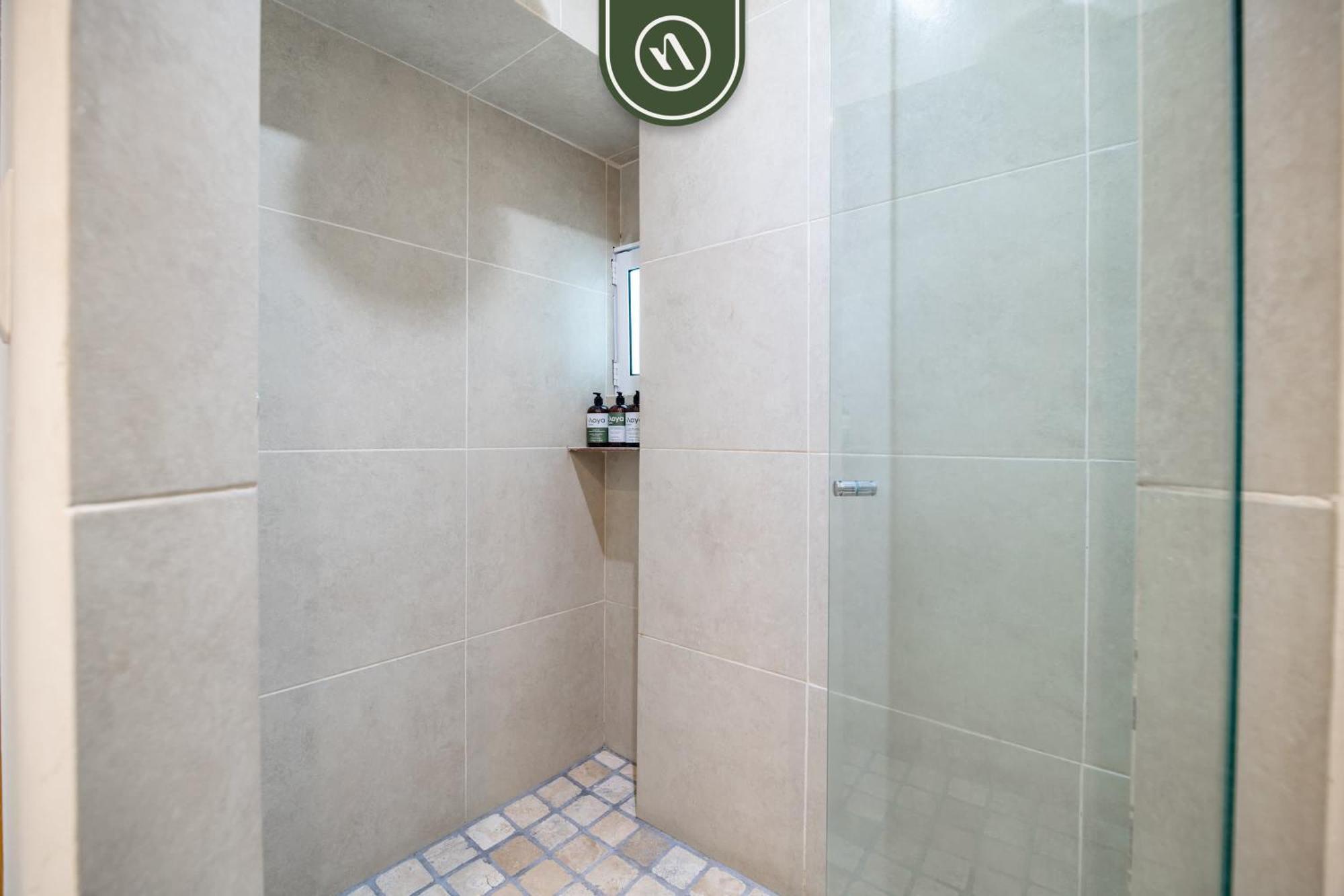 Apartment Oceanfront 4 Bedroom With Private Pool - *