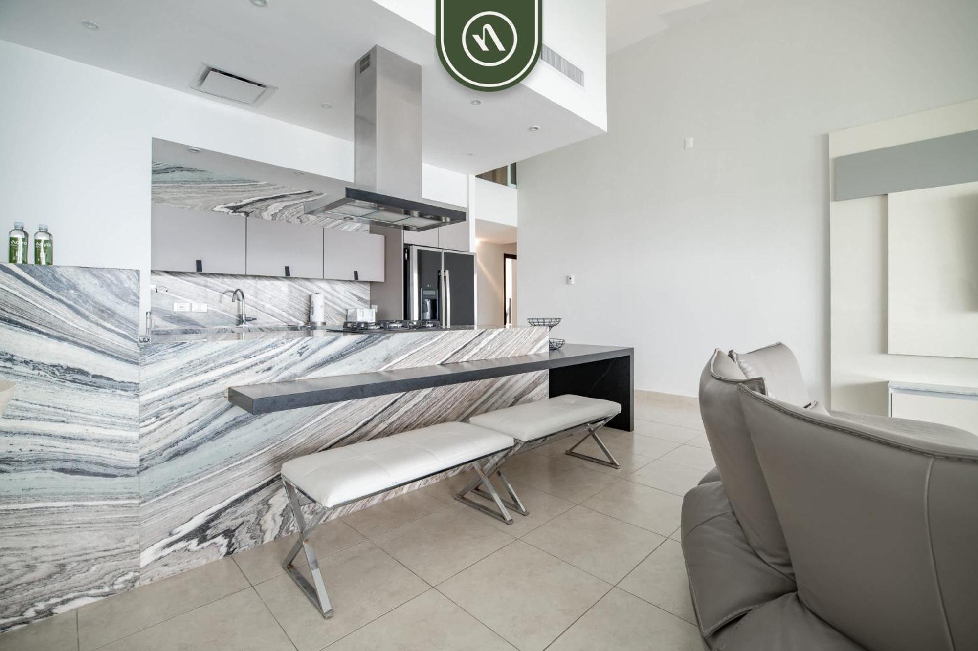 Oceanfront 4 Bedroom With Private Pool -