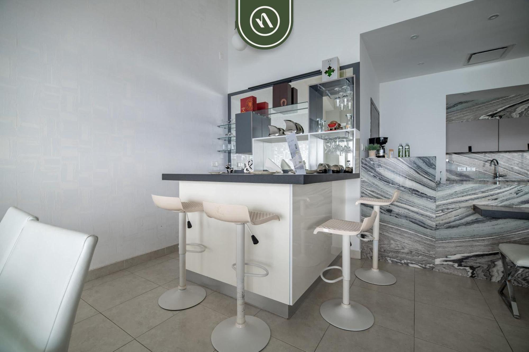 Oceanfront 4 Bedroom With Private Pool - Apartment *