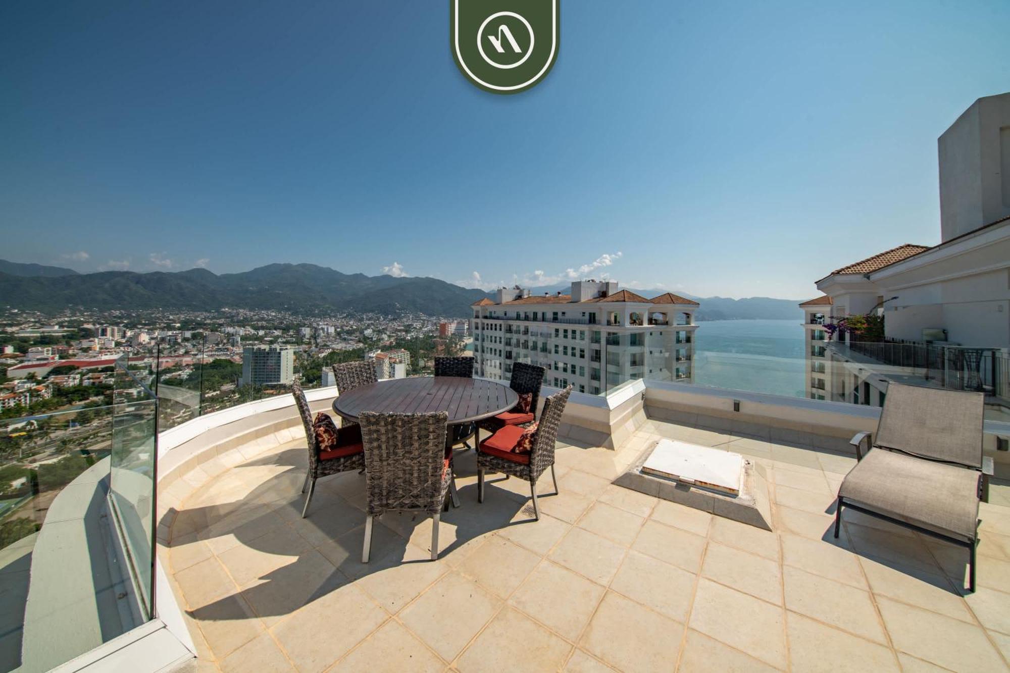 Oceanfront 4 Bedroom With Private Pool - Apartment *