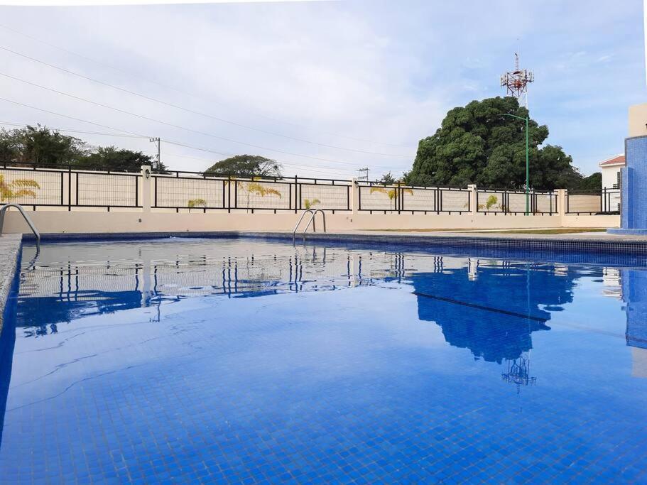2 Bedroom With Pool Only 15 Min To Marina & Apartment