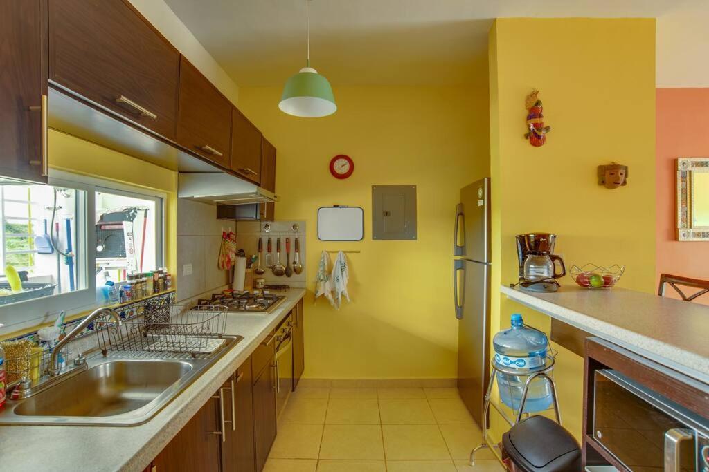 2 Bedroom With Pool Only 15 Min To Marina & Apartment