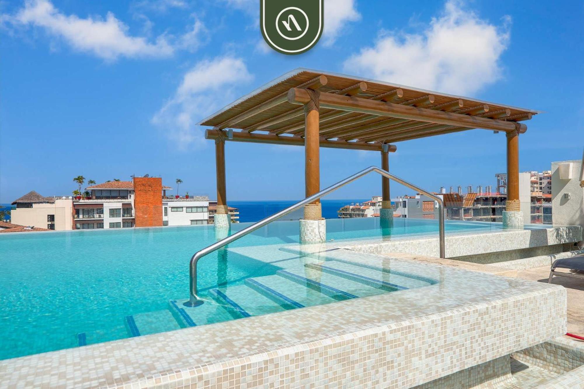 In Romantic Zone - Rooftop Pool - King Bed *