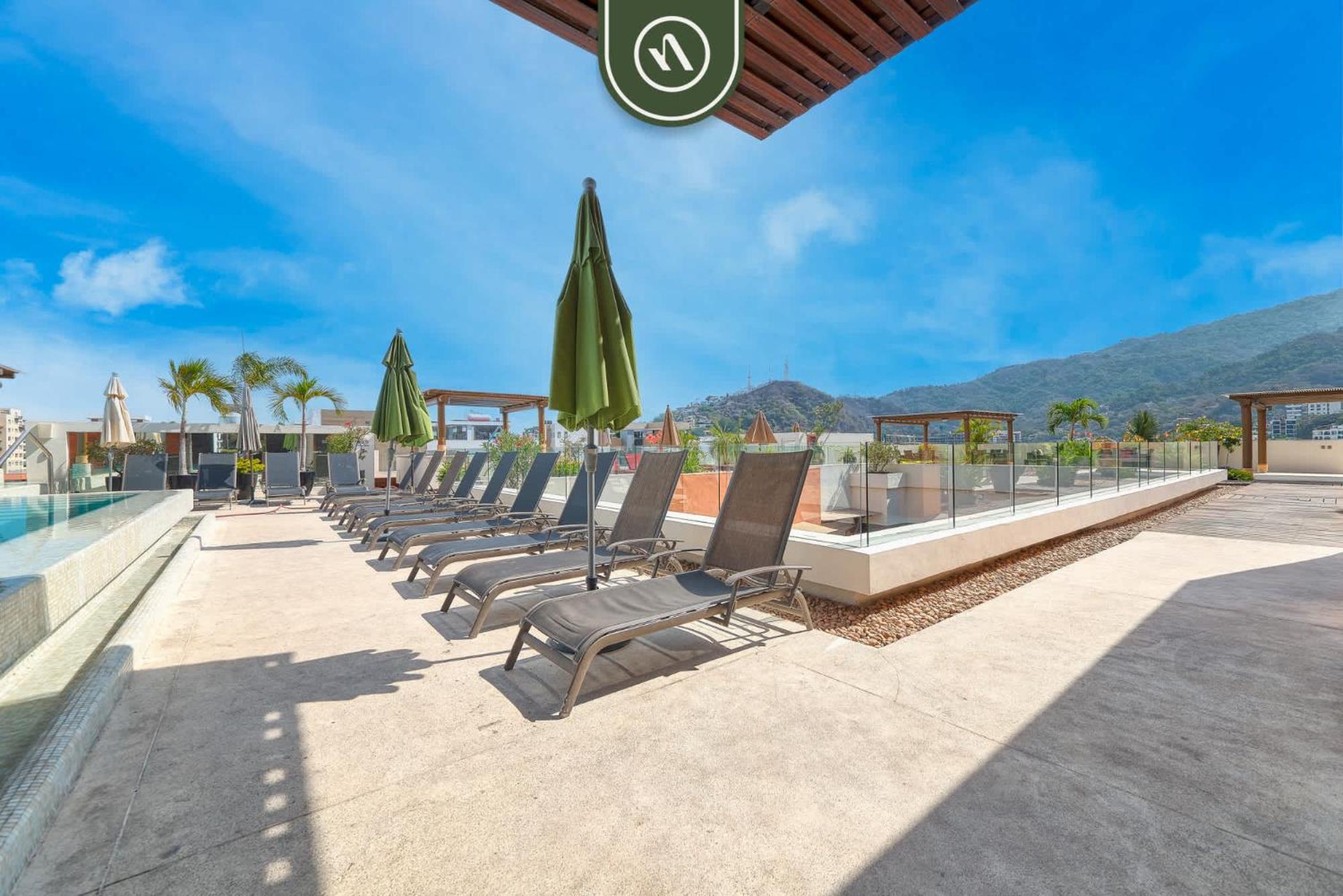 In Romantic Zone - Rooftop Pool - King Bed