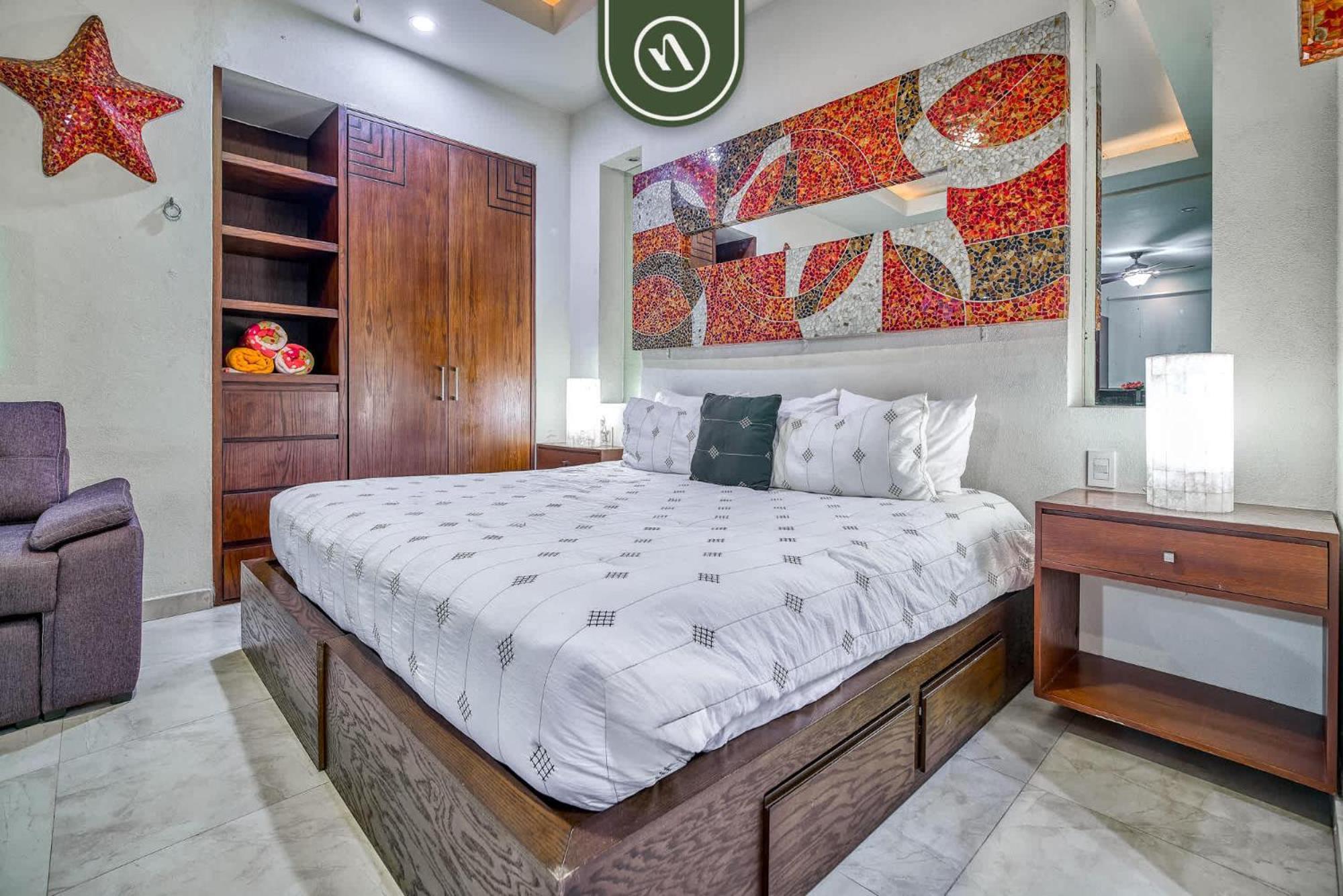 In Romantic Zone - Rooftop Pool - King Bed Apartment