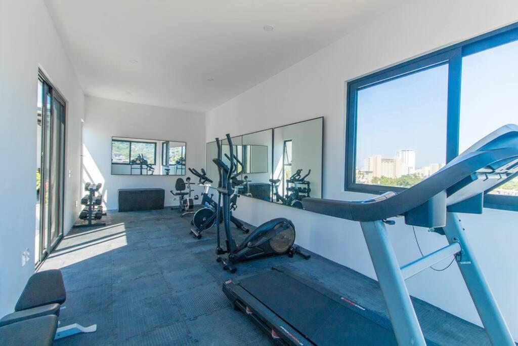 Stylish With Rooftop Pool & Modern Amenities Apartment *