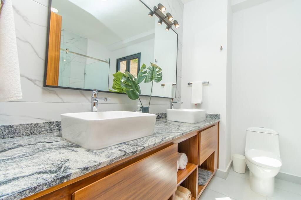 Stylish With Rooftop Pool & Modern Amenities *