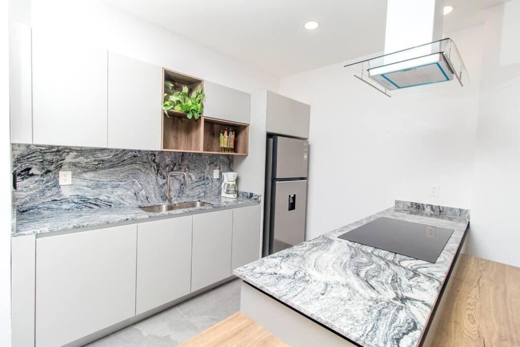 Stylish With Rooftop Pool & Modern Amenities Apartment