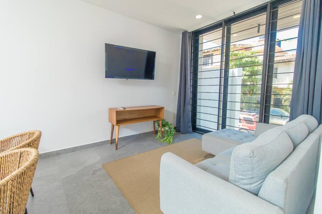 Stylish With Rooftop Pool & Modern Amenities Apartment