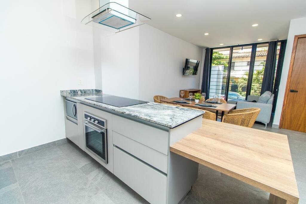 Apartment Stylish With Rooftop Pool & Modern Amenities *