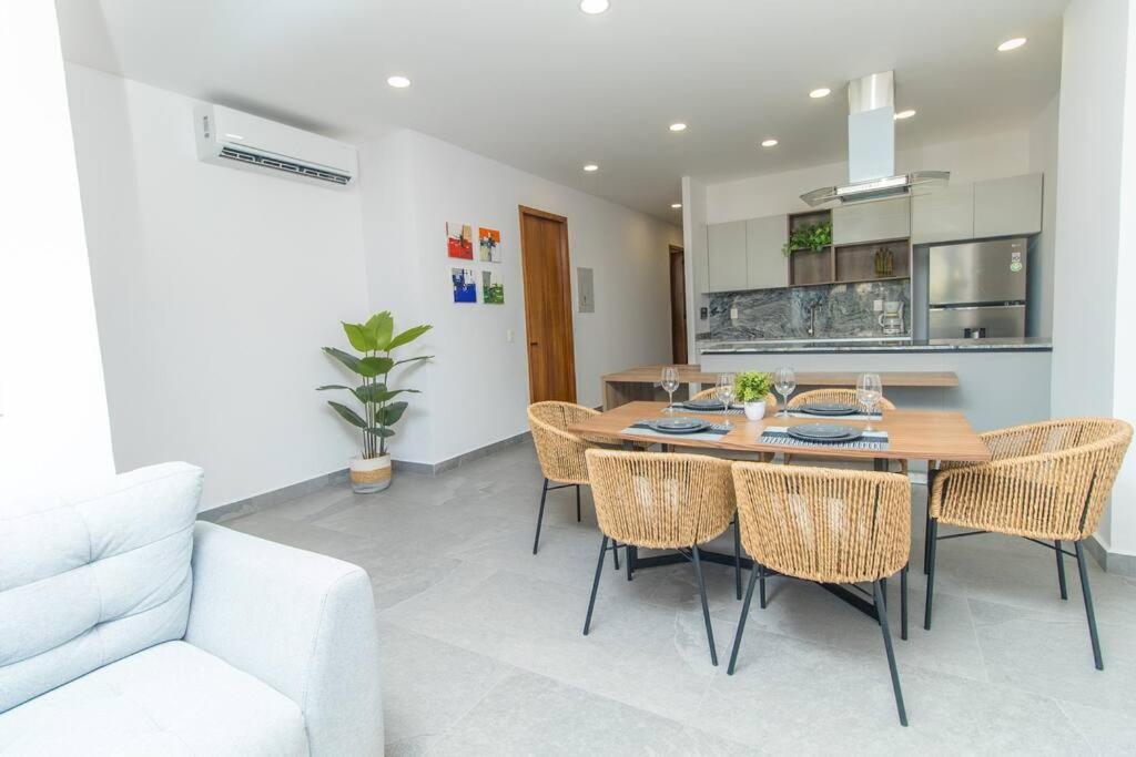 Stylish With Rooftop Pool & Modern Amenities Apartment *