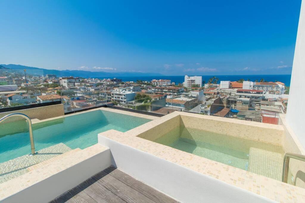 Stylish With Rooftop Pool & Modern Amenities *
