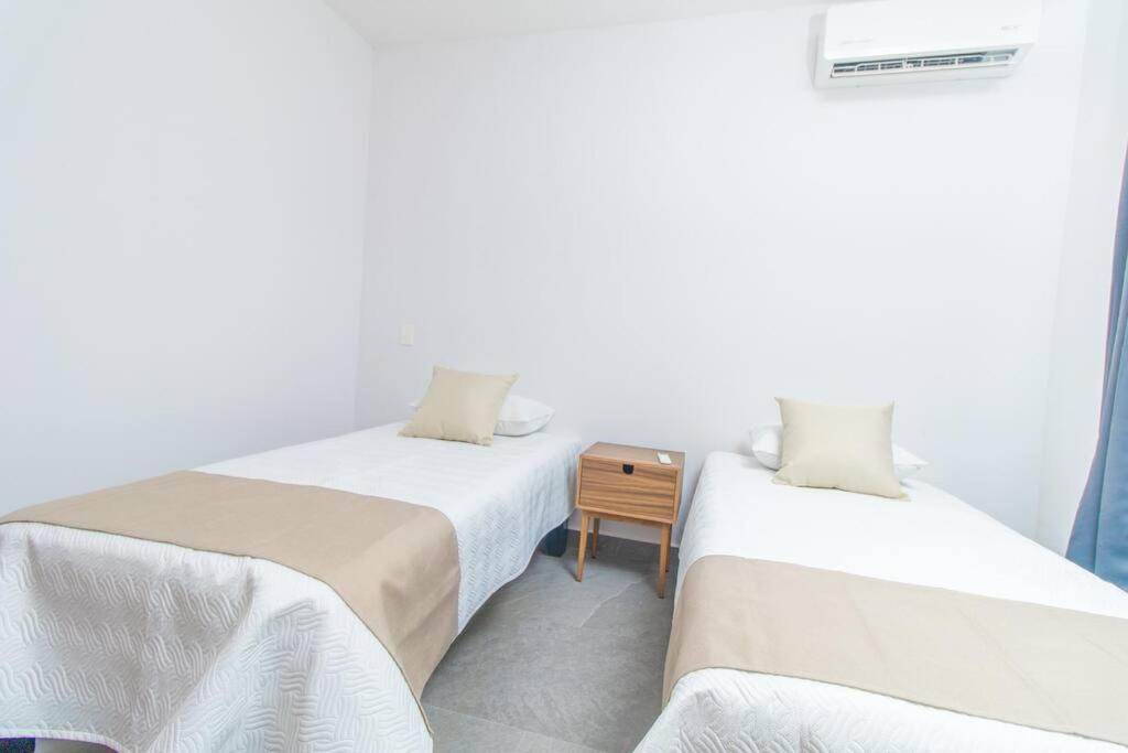 Stylish With Rooftop Pool & Modern Amenities Apartment *