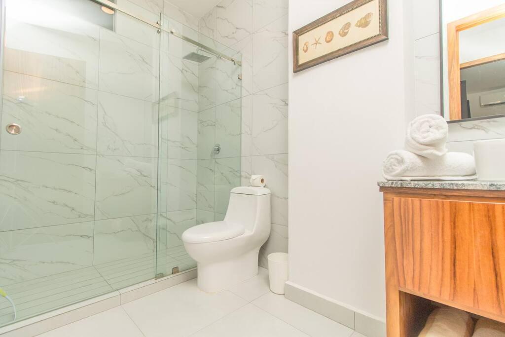 Stylish With Rooftop Pool & Modern Amenities *