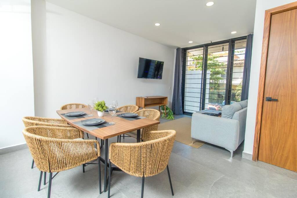 Stylish With Rooftop Pool & Modern Amenities