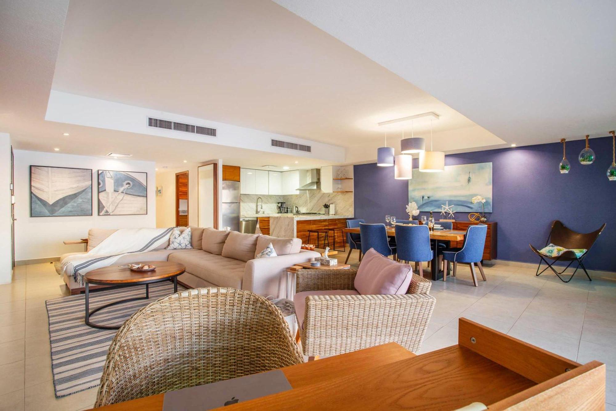 Holiday home Luxurious, Beachfront 2bed/2 Bath With Designer Finishes *