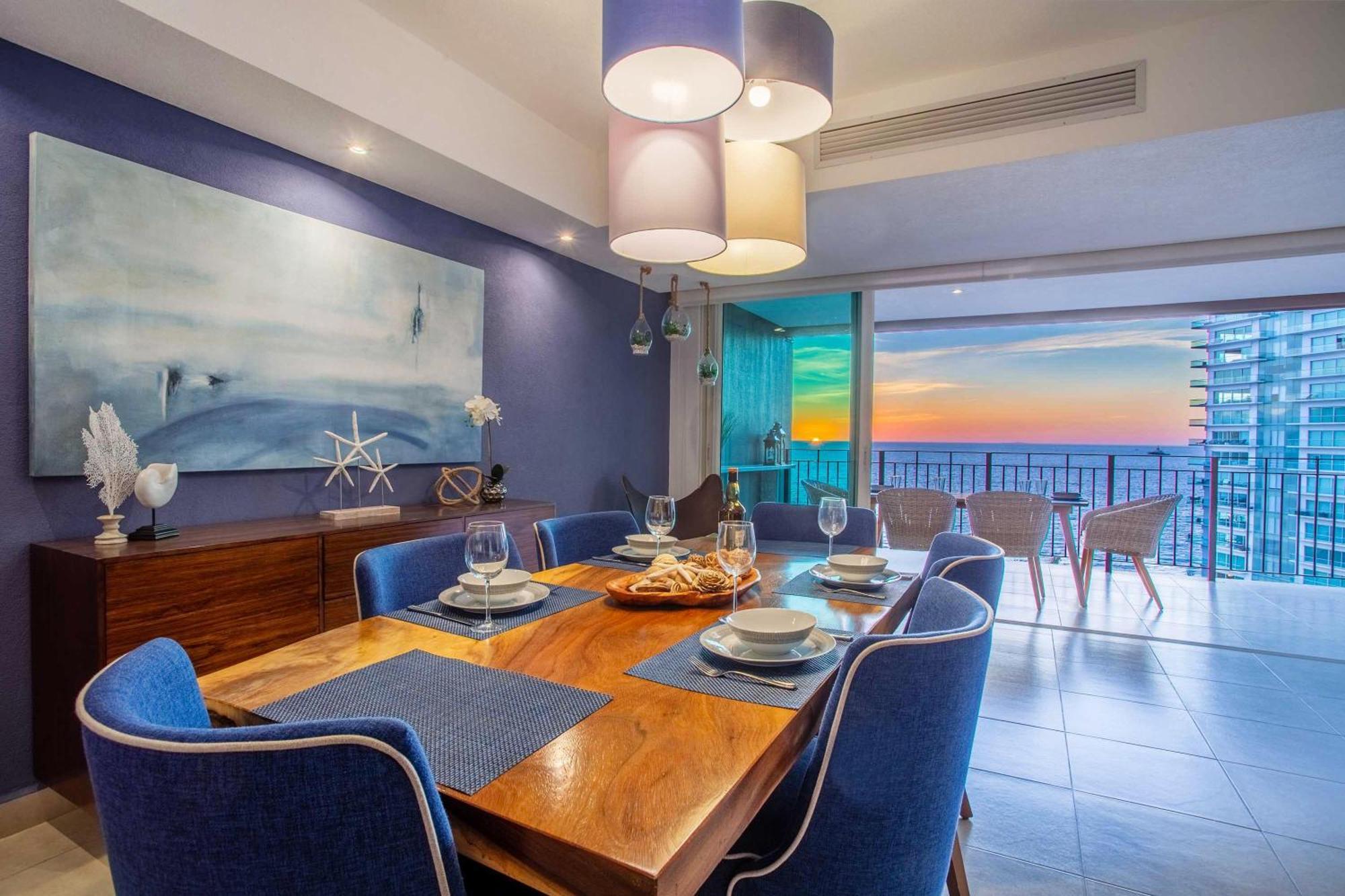 Luxurious, Beachfront 2bed/2 Bath With Designer Finishes Holiday home