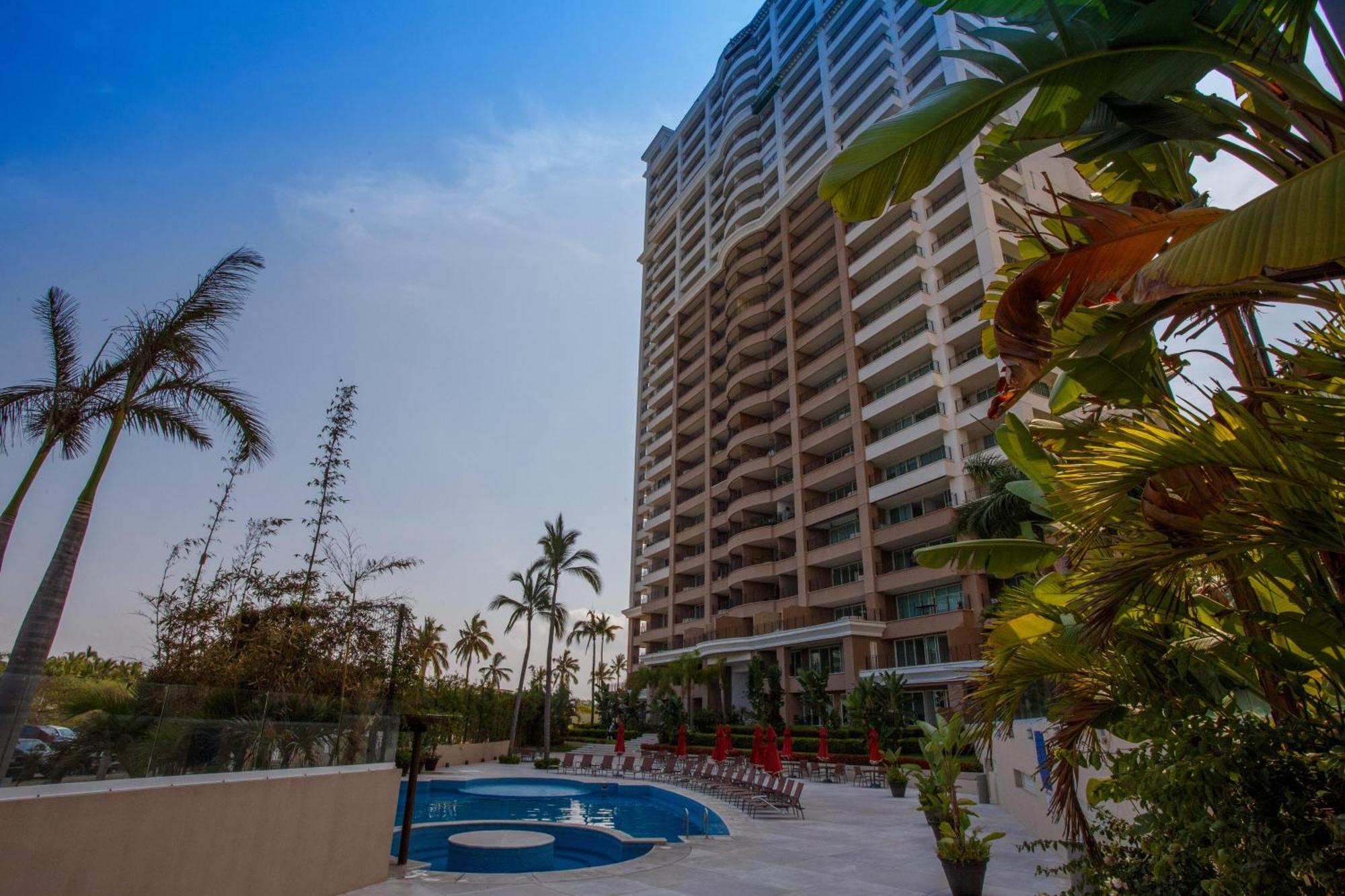 Holiday home Luxurious, Beachfront 2bed/2 Bath With Designer Finishes