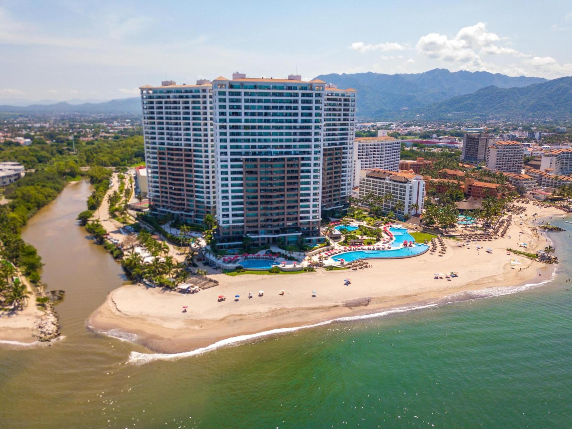 Luxurious, Beachfront 2bed/2 Bath With Designer Finishes * Puerto Vallarta