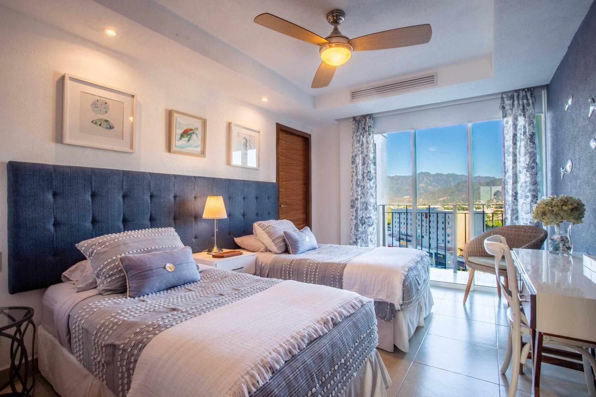 Holiday home Luxurious, Beachfront 2bed/2 Bath With Designer Finishes