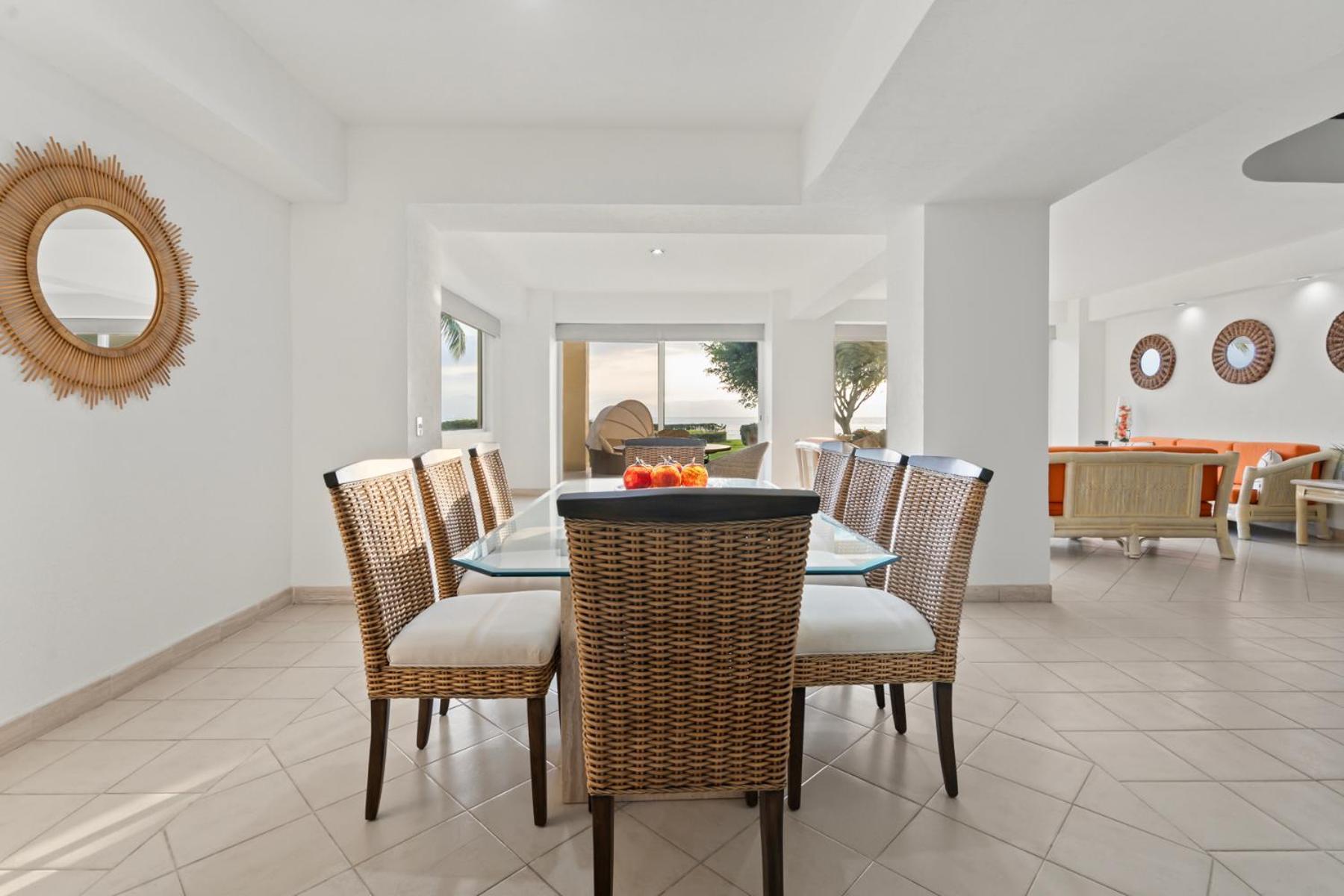 Villa Seafront - *