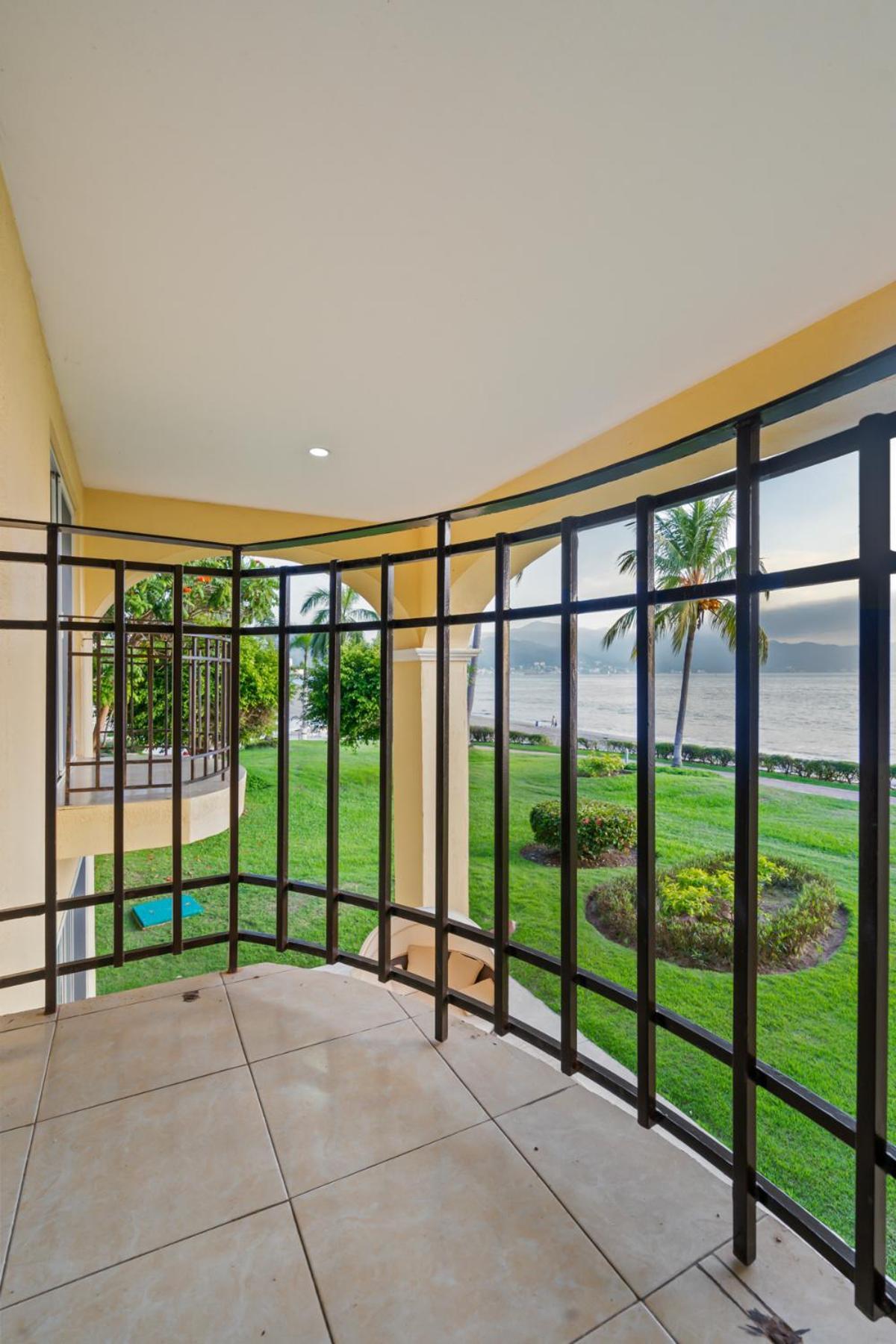 Seafront - Villa