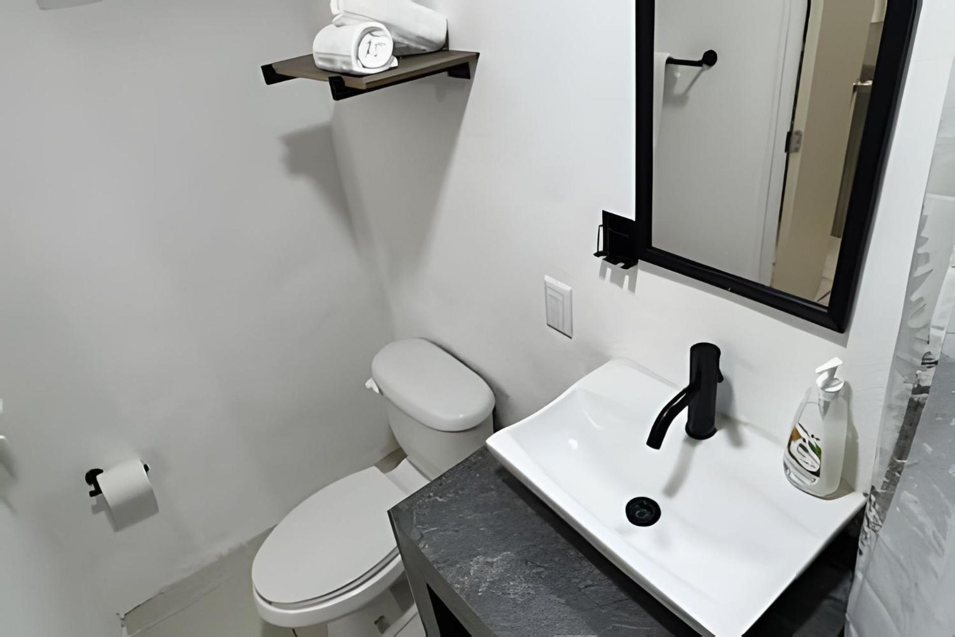 Casa Cozy, 2 Bedroom, 4 Bed, 2 Baths With Parking Holiday home