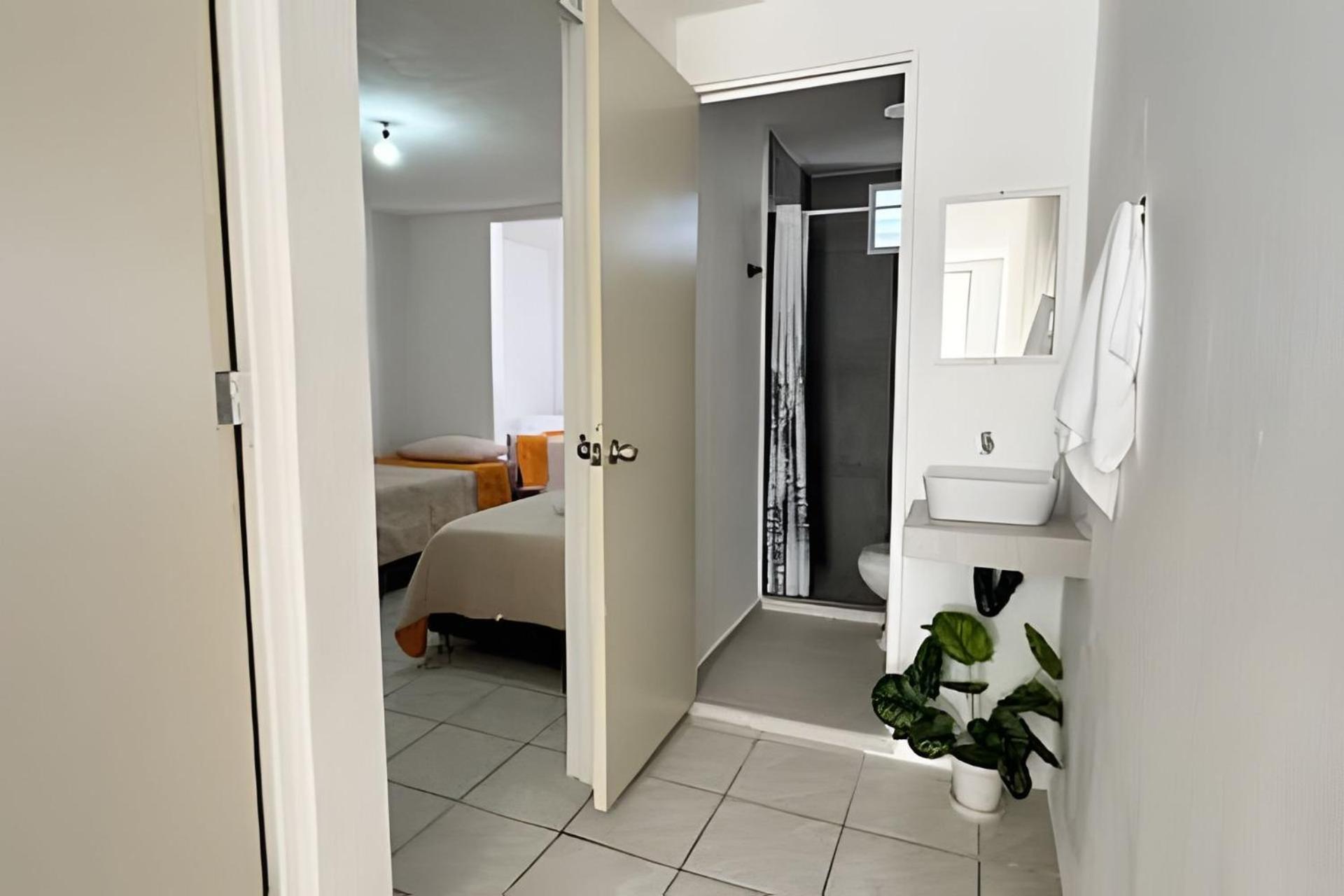 Casa Cozy, 2 Bedroom, 4 Bed, 2 Baths With Parking *
