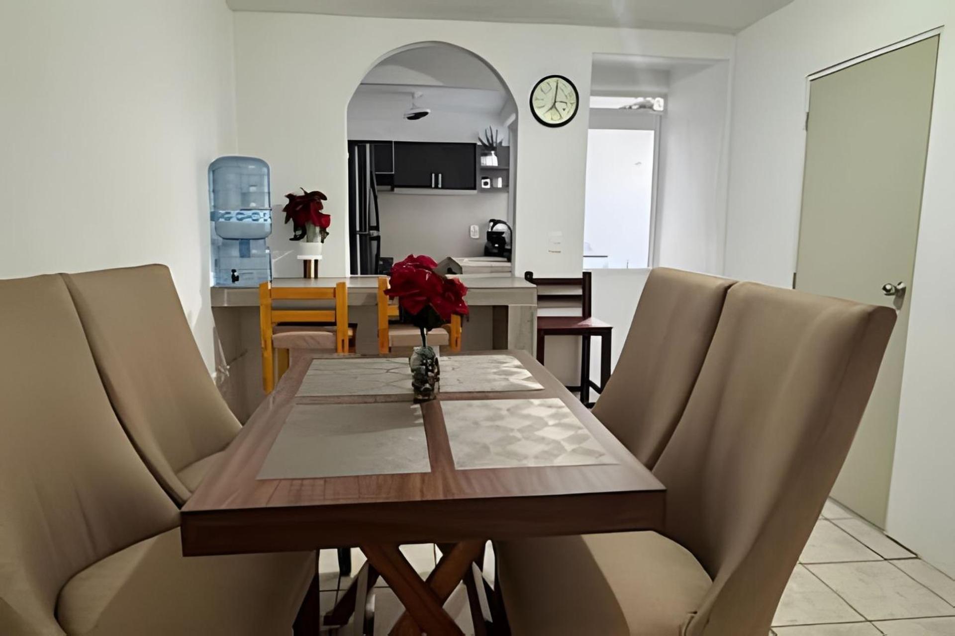 Casa Cozy, 2 Bedroom, 4 Bed, 2 Baths With Parking Holiday home *