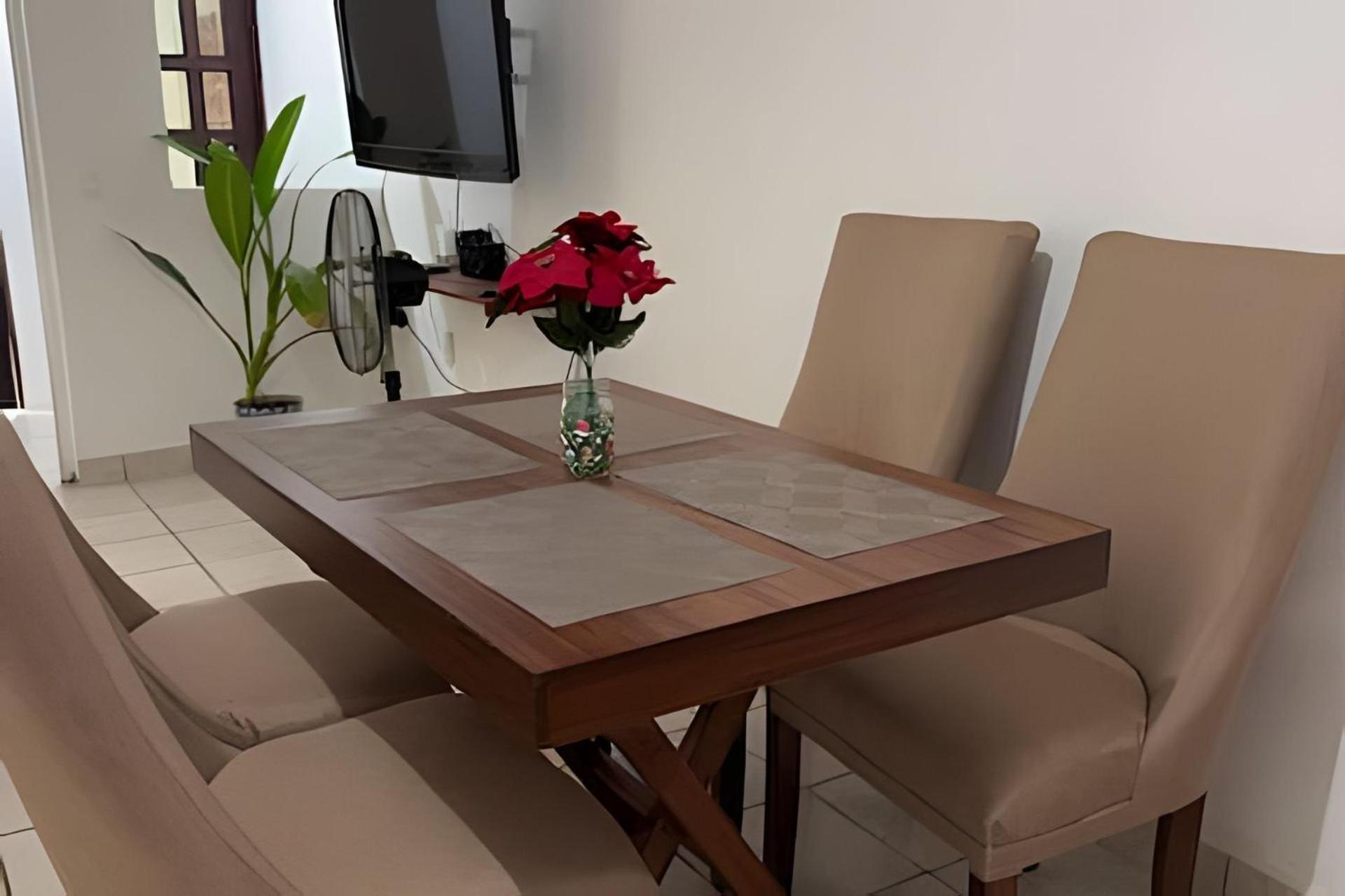 Casa Cozy, 2 Bedroom, 4 Bed, 2 Baths With Parking Holiday home